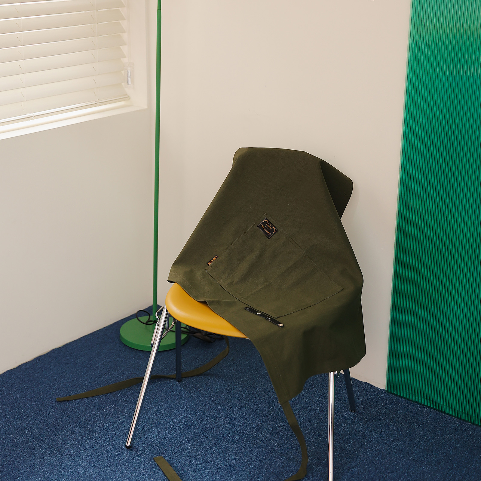 [하프에이프런]  워싱캔버스 앞치마 글로시 카키