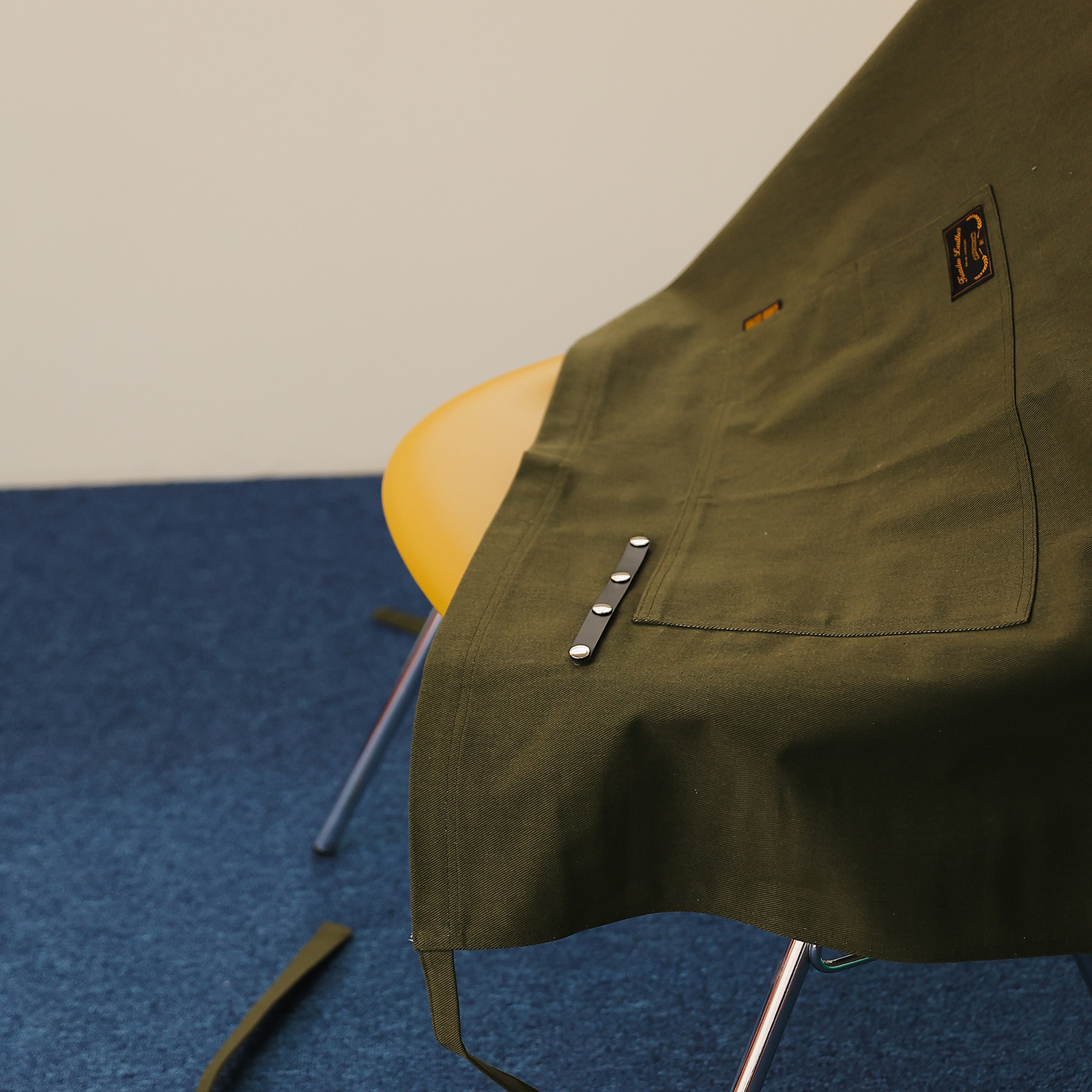 [하프에이프런]  워싱캔버스 앞치마 글로시 카키