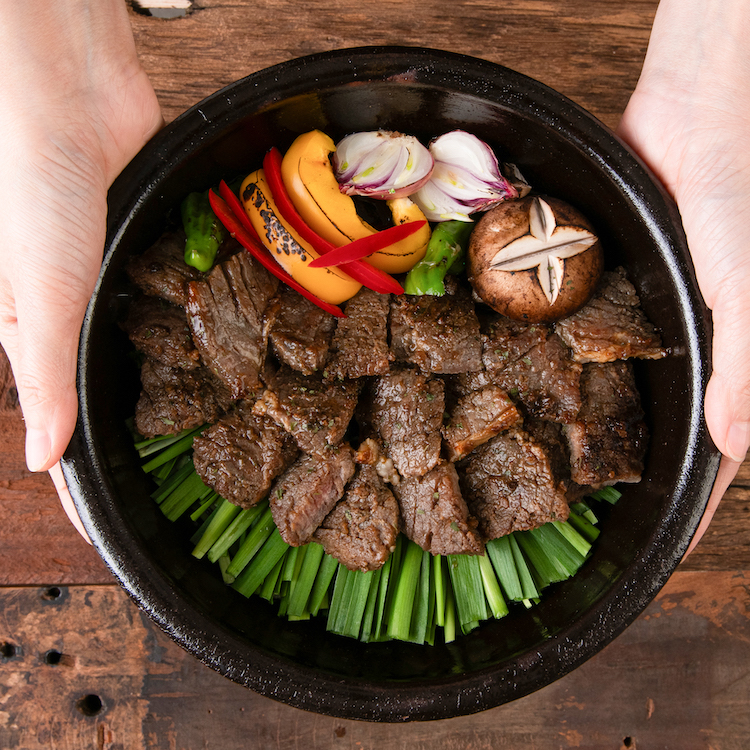 돼지갈비 뼈 없는 양념갈비 300g 수제 한돈 밀키트 캠핑 왕갈비 국내산 돼지고기