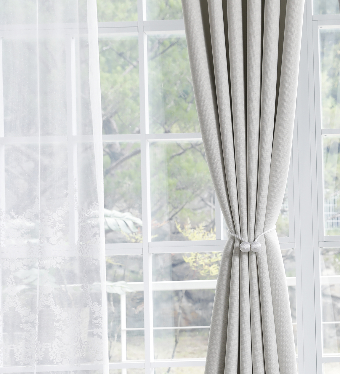 아르일랑 화이트 암막 3종 커튼 1cm 나비주름 타입 화이트 빛차단율 60%