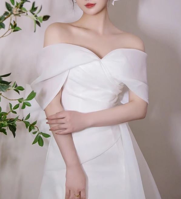 제주스냅 웨딩촬영 화이트 오프숄더 본식 스몰 웨딩드레스 - 상세 이미지 2