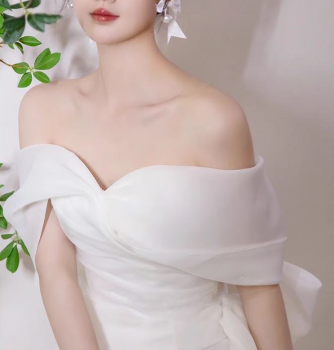 제주스냅 웨딩촬영 화이트 오프숄더 본식 스몰 웨딩드레스 - 상세 이미지 4