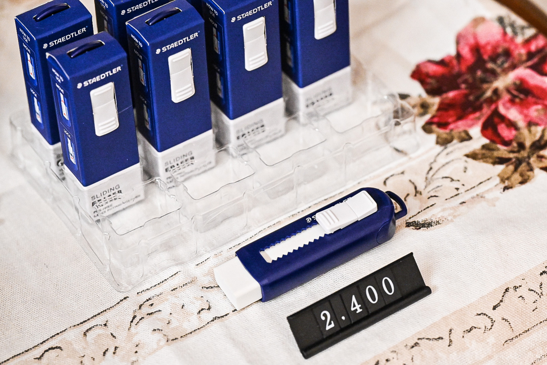 잘 지워지고 껍질 까는 번거로움이 없는 스테들러 슬라이딩 지우개 제품 이미지