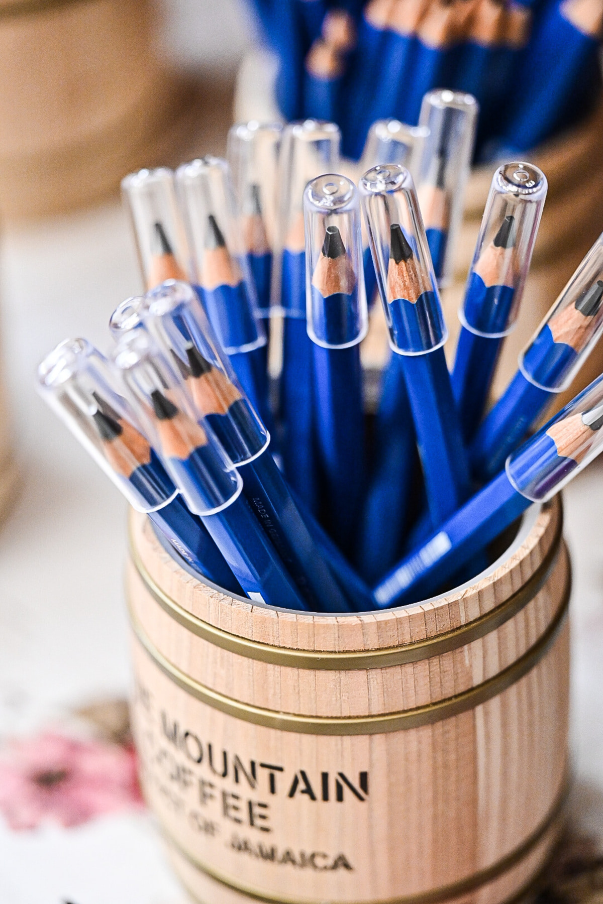 몸통이 두꺼워서 손이 아프지 않은 스테들러 마스 루모그래프 점보 연필 제품 이미지