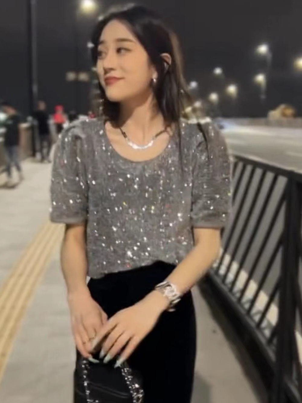 스팽글 반팔 블라우스 반짝이 크롭 짧은 고급 고퀄 페미닌 무드 댄스 상의 화려한 여름 - 상세 이미지 5
