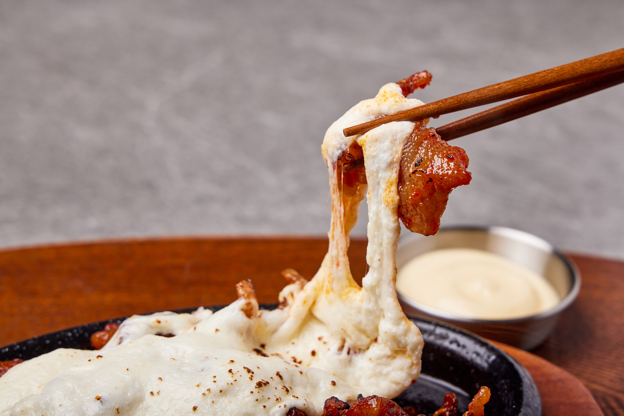 캠핑음식 야식 참나무에 빠진 훈연 직화 무뼈닭발 300g - 상세 이미지 4