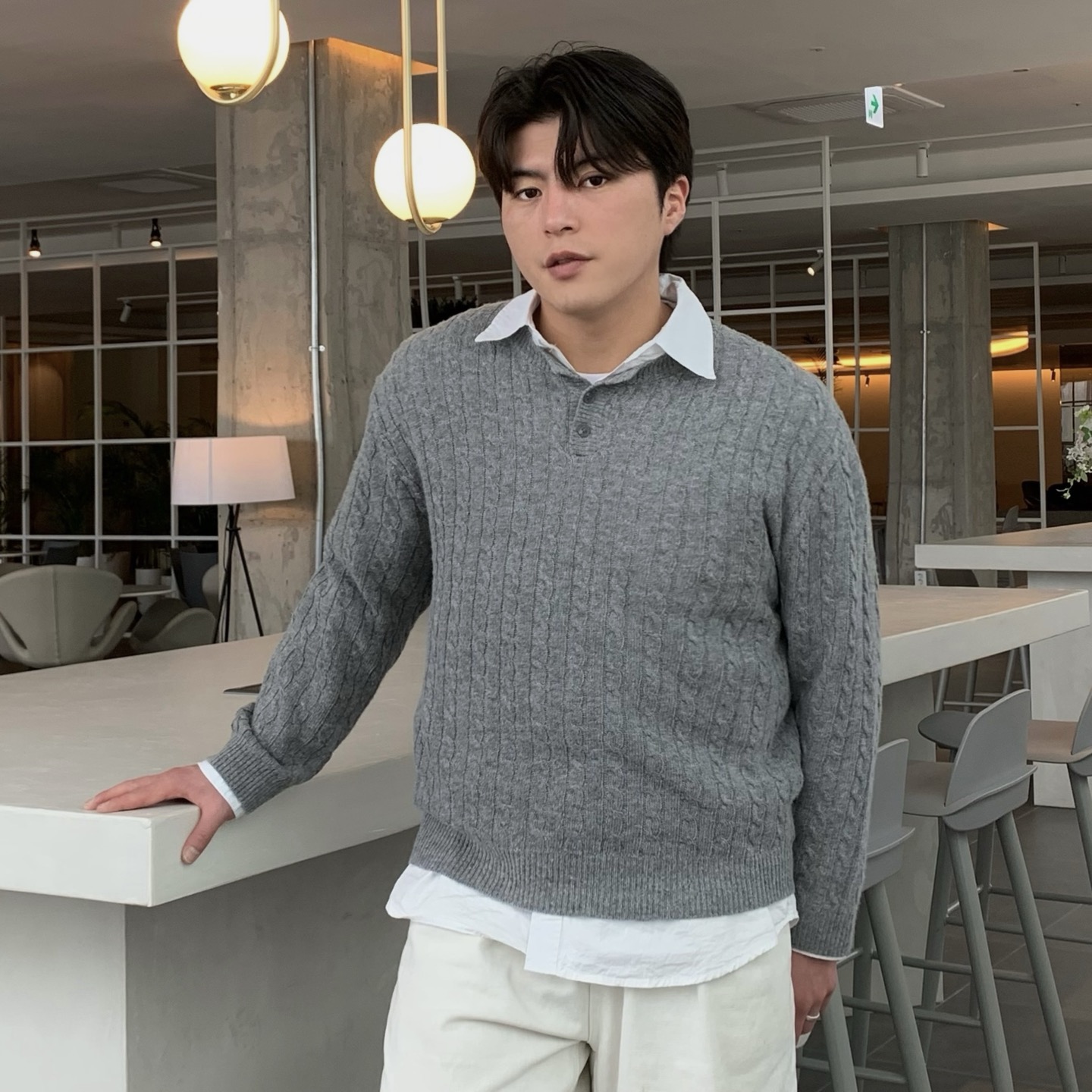 남자 헨리넥니트 캐시미어 케이블니트 - 메인 이미지