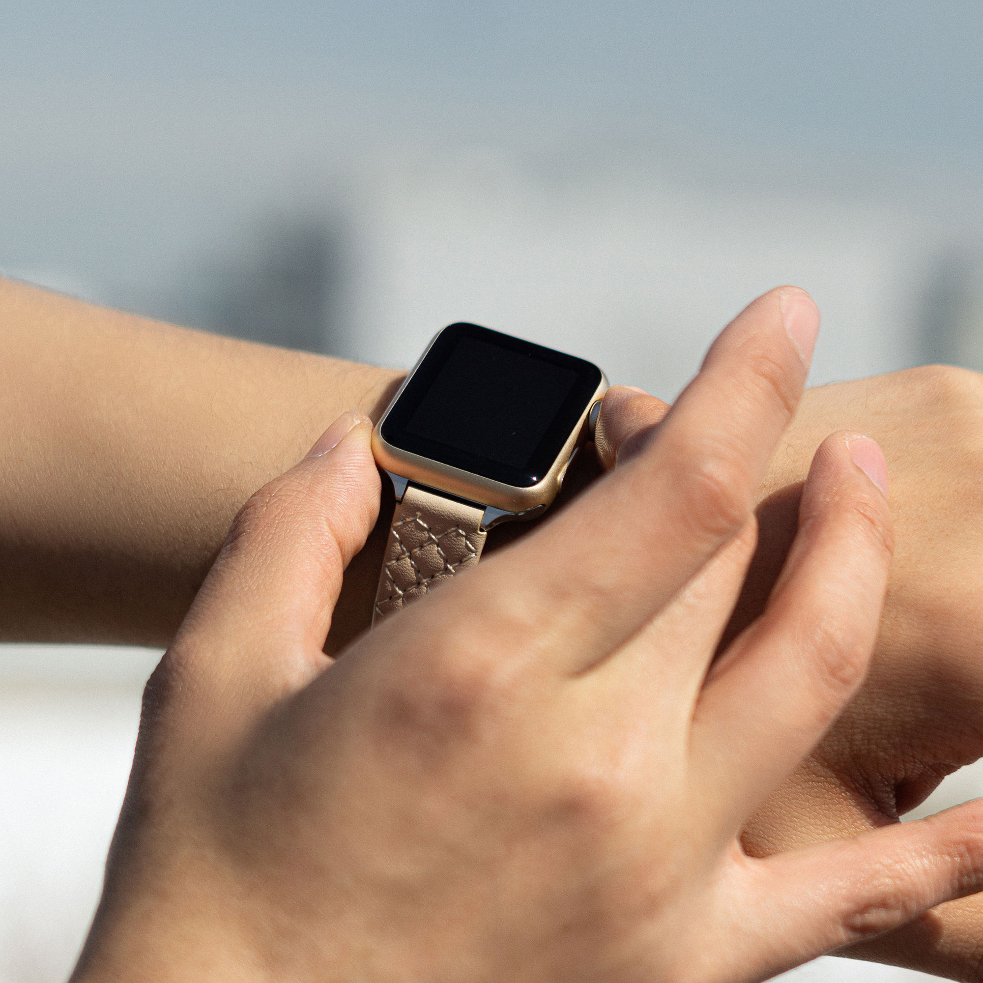 웨어플래닛 애플워치 울트라 10 호환 천연가죽 슬림 퀼팅 레더 스퀘어버클 밴드 스트랩 시계 줄 - 상세 이미지 5