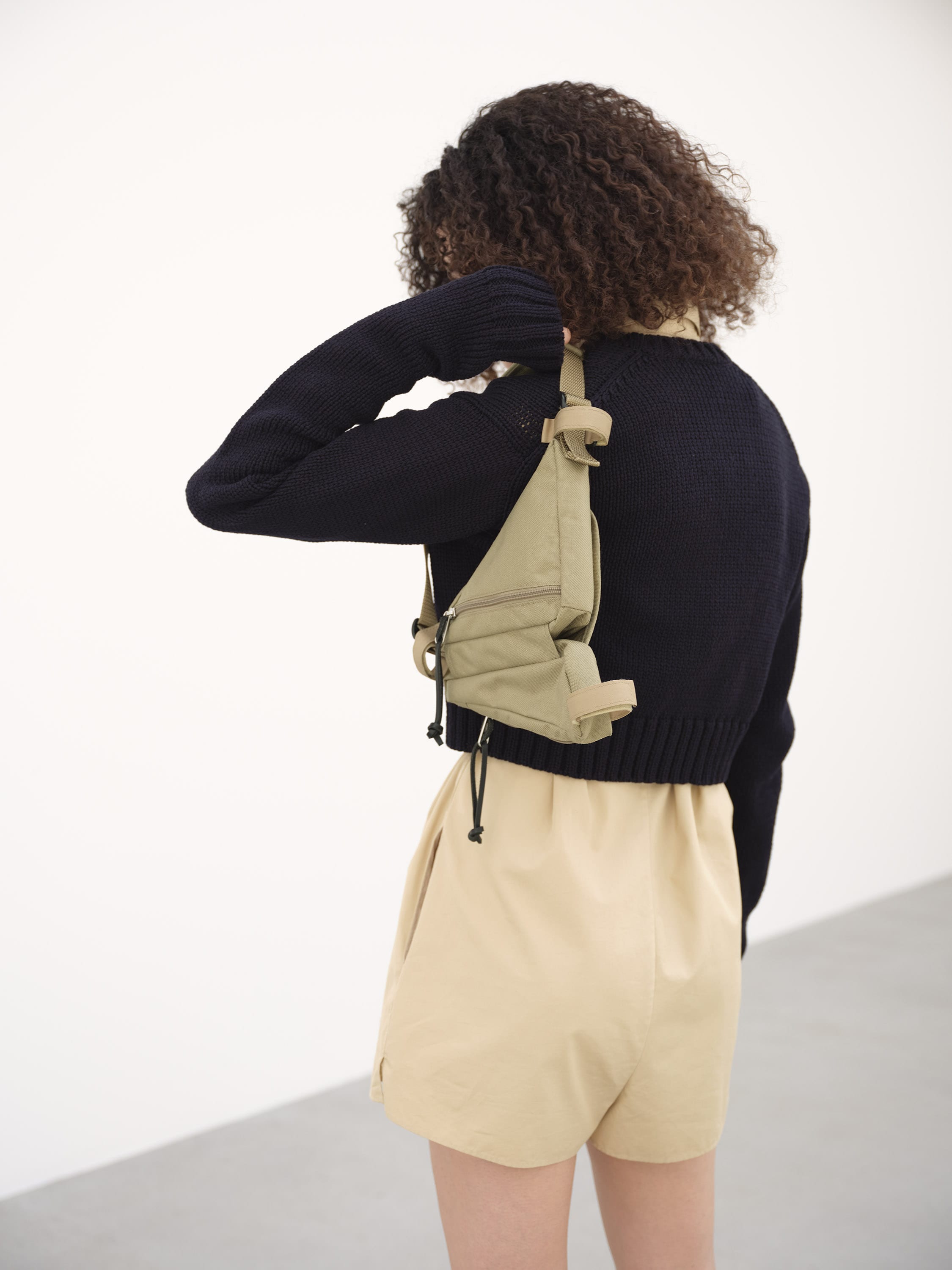 오라리 새들백 가방 NYLON SADDLE BAG MADE BY AETA  AURALEE - 상세 이미지 4