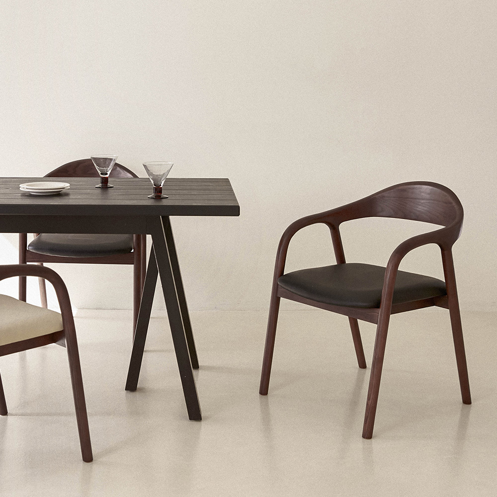 우드띠어리 나무의자 식탁 원목 의자 다이닝 월넛 아르띠 체어