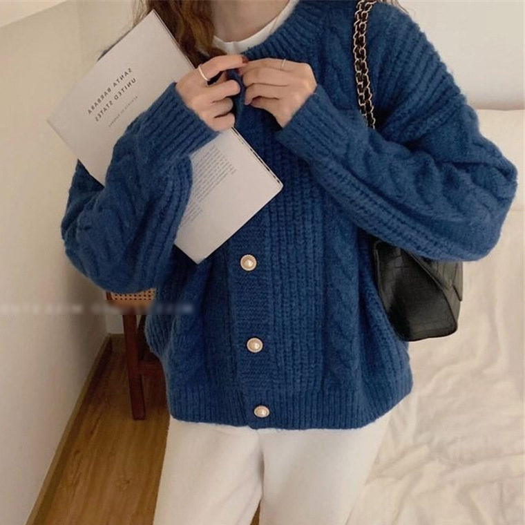 러블리해라 여성 겨울 따뜻한 도톰한 라운드 진주 단추 꽈배기 니트 빨간가디건 - 상세 이미지 3