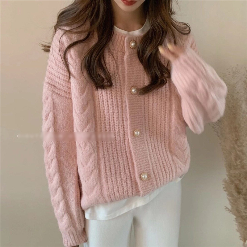 러블리해라 여성 겨울 따뜻한 도톰한 라운드 진주 단추 꽈배기 니트 빨간가디건 이미지 6
