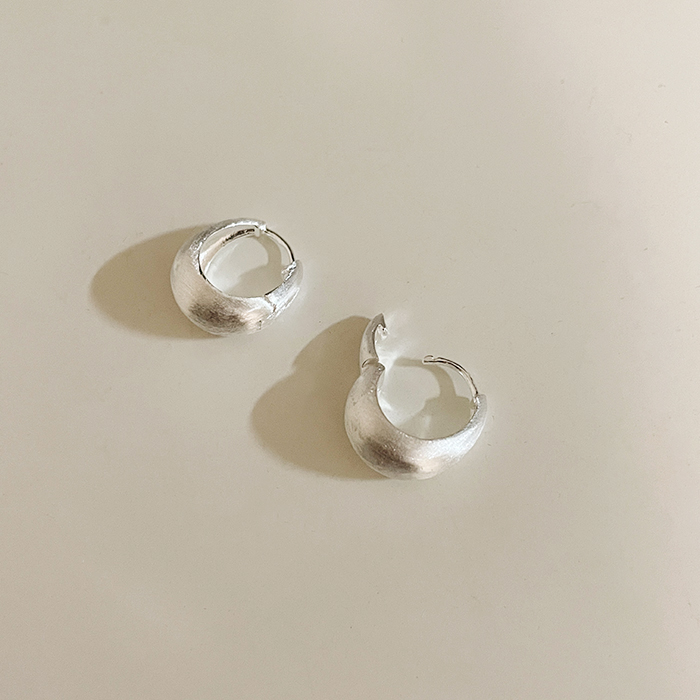 silver925 무광 스크래치 볼륨 원터치 링 귀걸이 실버925 - 상세 이미지 4