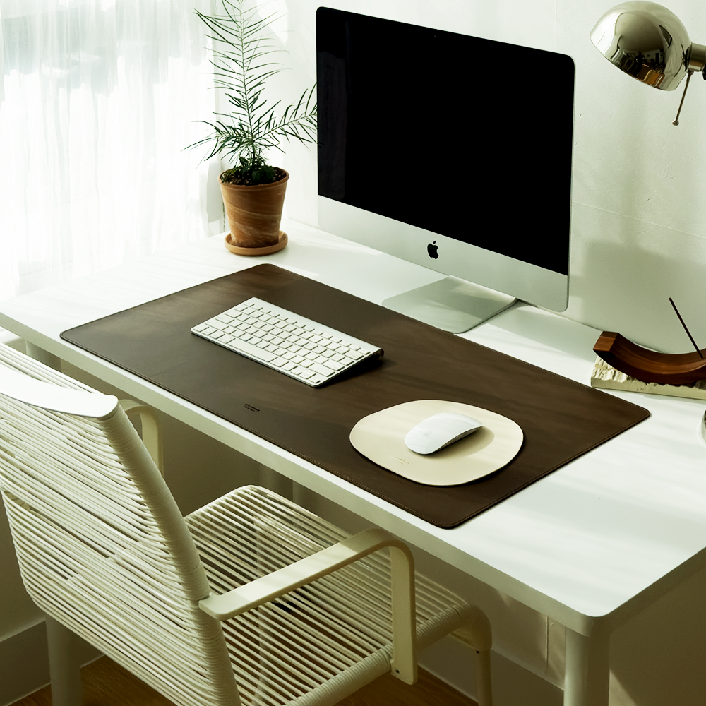 코스트웍스 가죽 와이드 데스크매트 국내생산 대형 마우스패드 장패드 마우스장매트 책상매트 기업 단체 주문제작