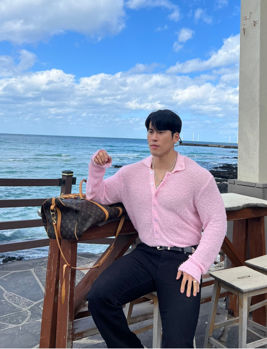 06A9046E-DE86-416B-87F2-C001411C82BB