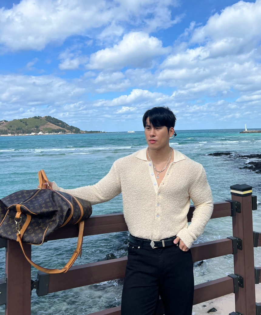 6AD99E6D-36CA-42C4-BE9C-056C82759057