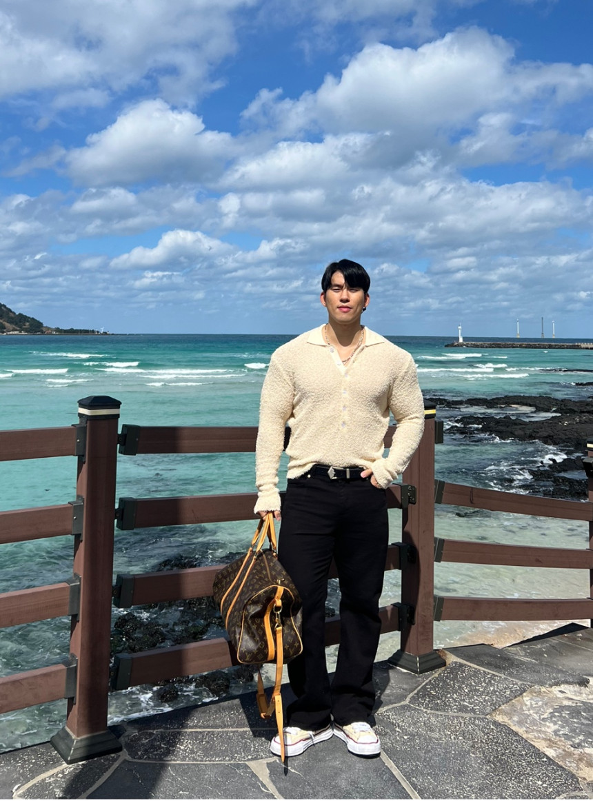 9F9396D1-4293-4D3E-B77D-9A059C110BAF