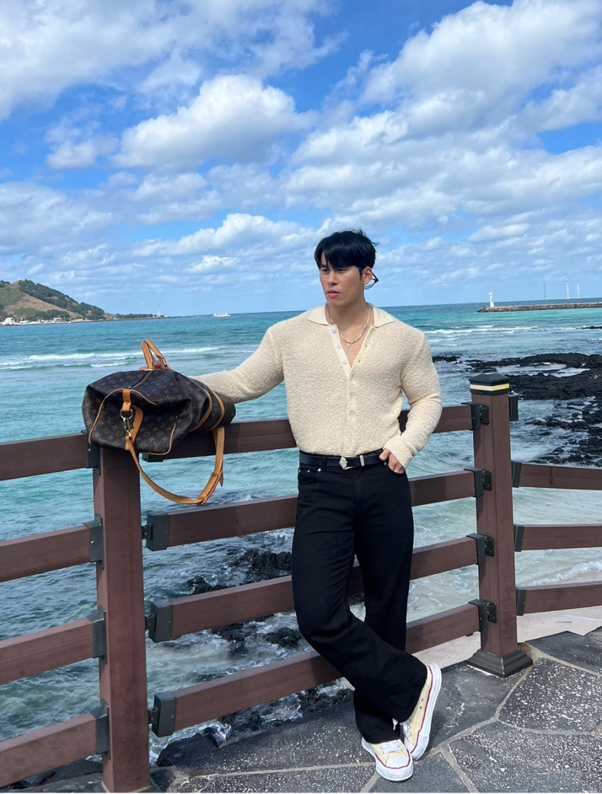 E3FADDDE-C52E-4B22-B91B-A0347B85A75A