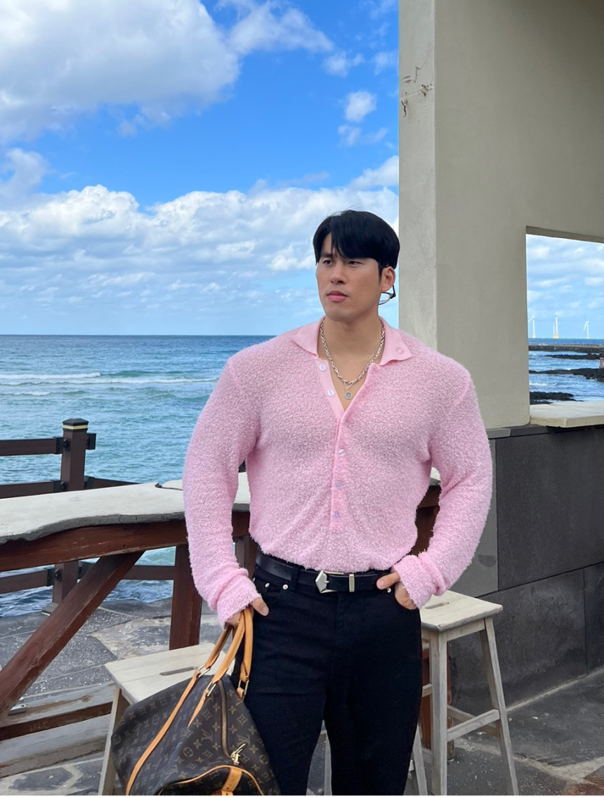 AD6A71B3-95A1-4CB1-B4C8-06672E879808