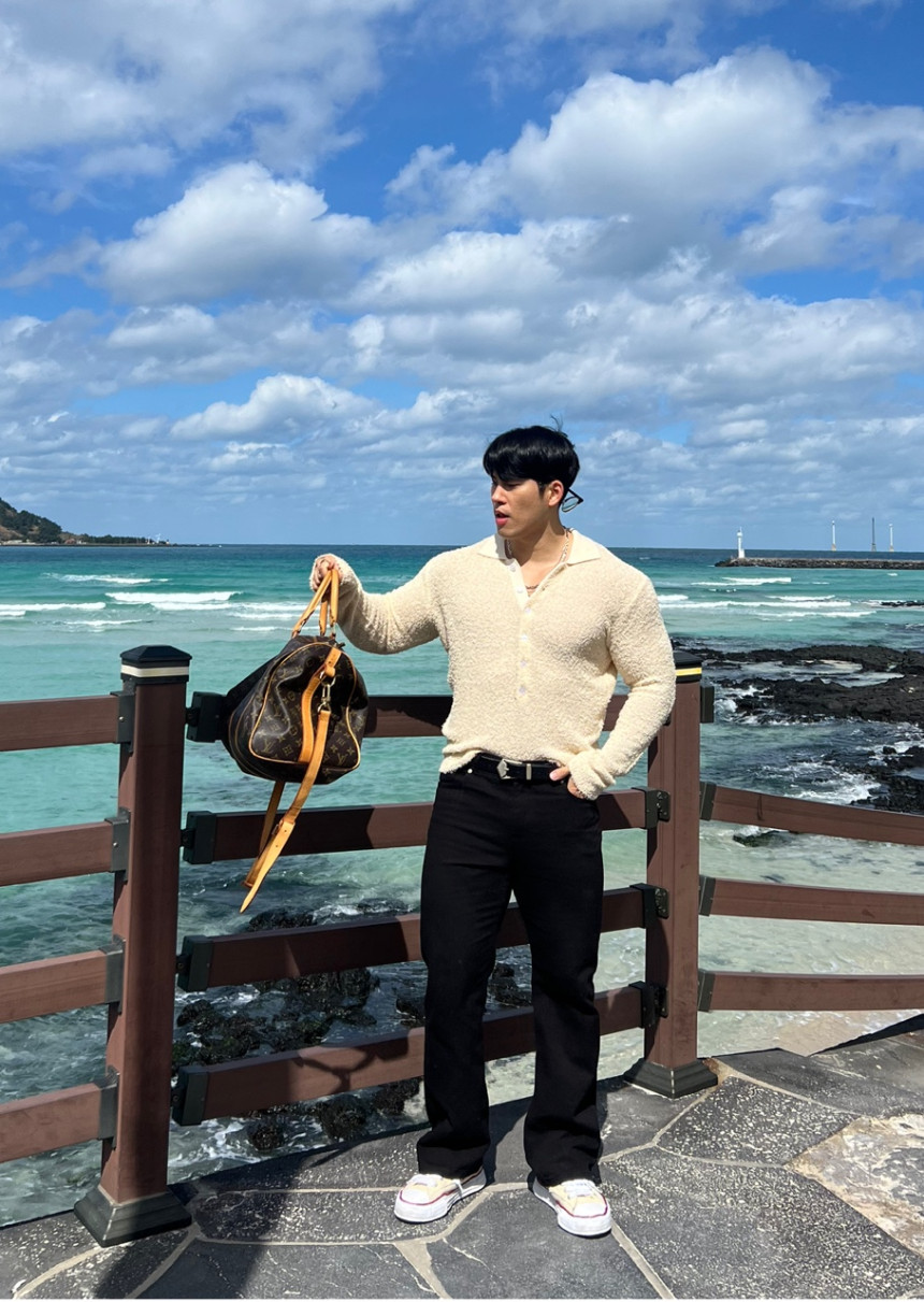 BF8FE6BA-1AC3-435C-B2C8-A209CC308155