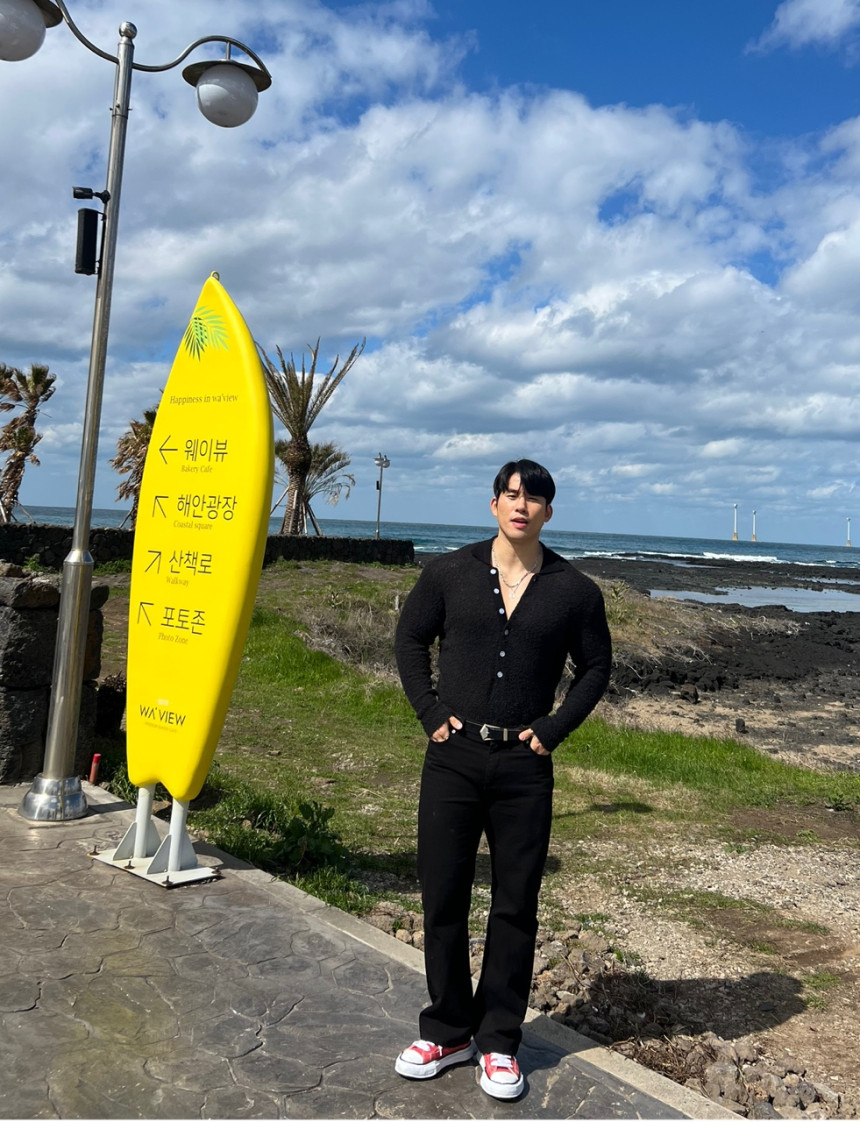 E2EE3A11-7C41-43FA-BD03-27B0B57D0847