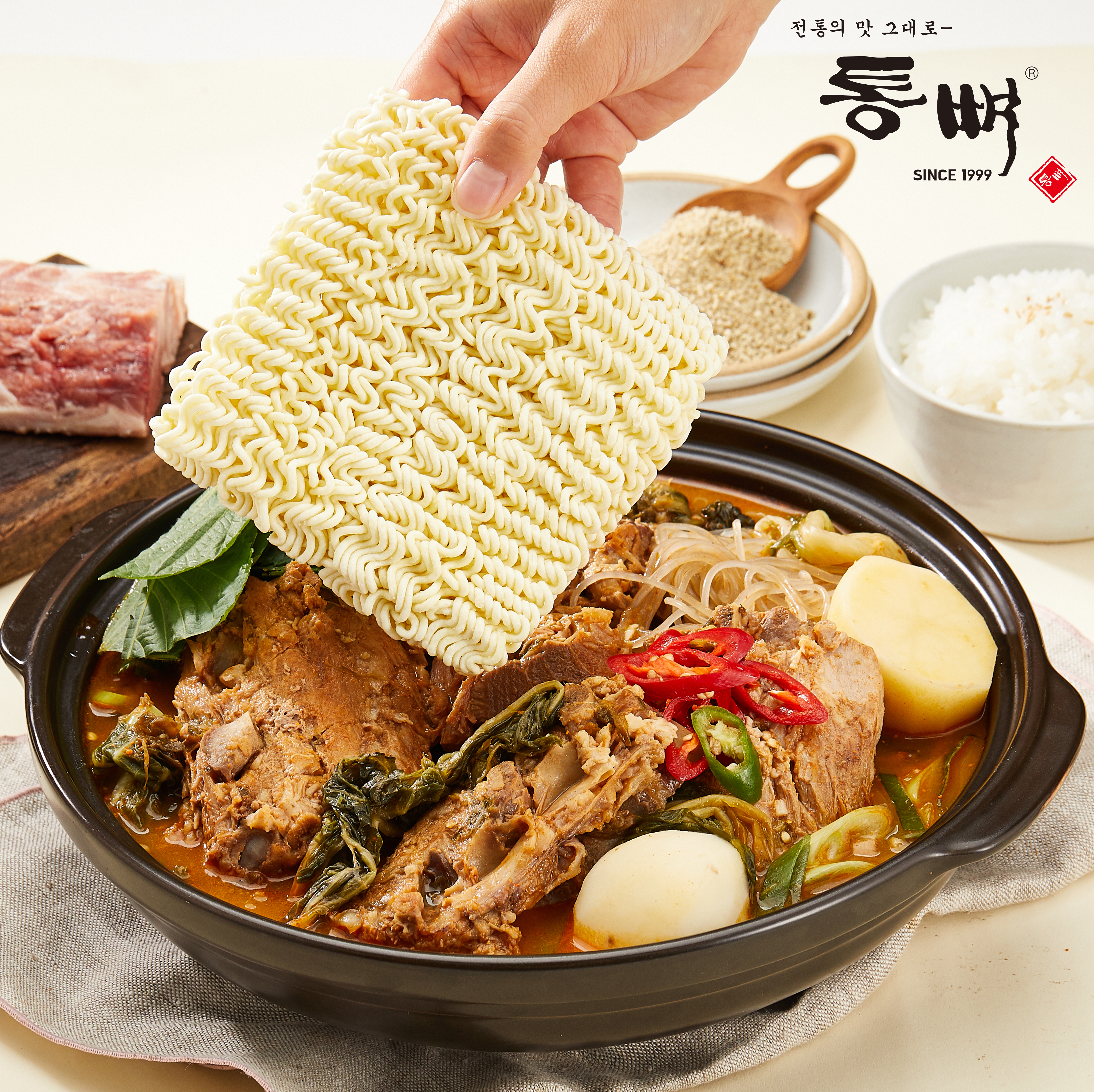 [국물요리 베스트] 통뼈감자탕 든든한 한끼 담백한맛+칼칼한맛, 1kg, 8개 - 상세 이미지 4