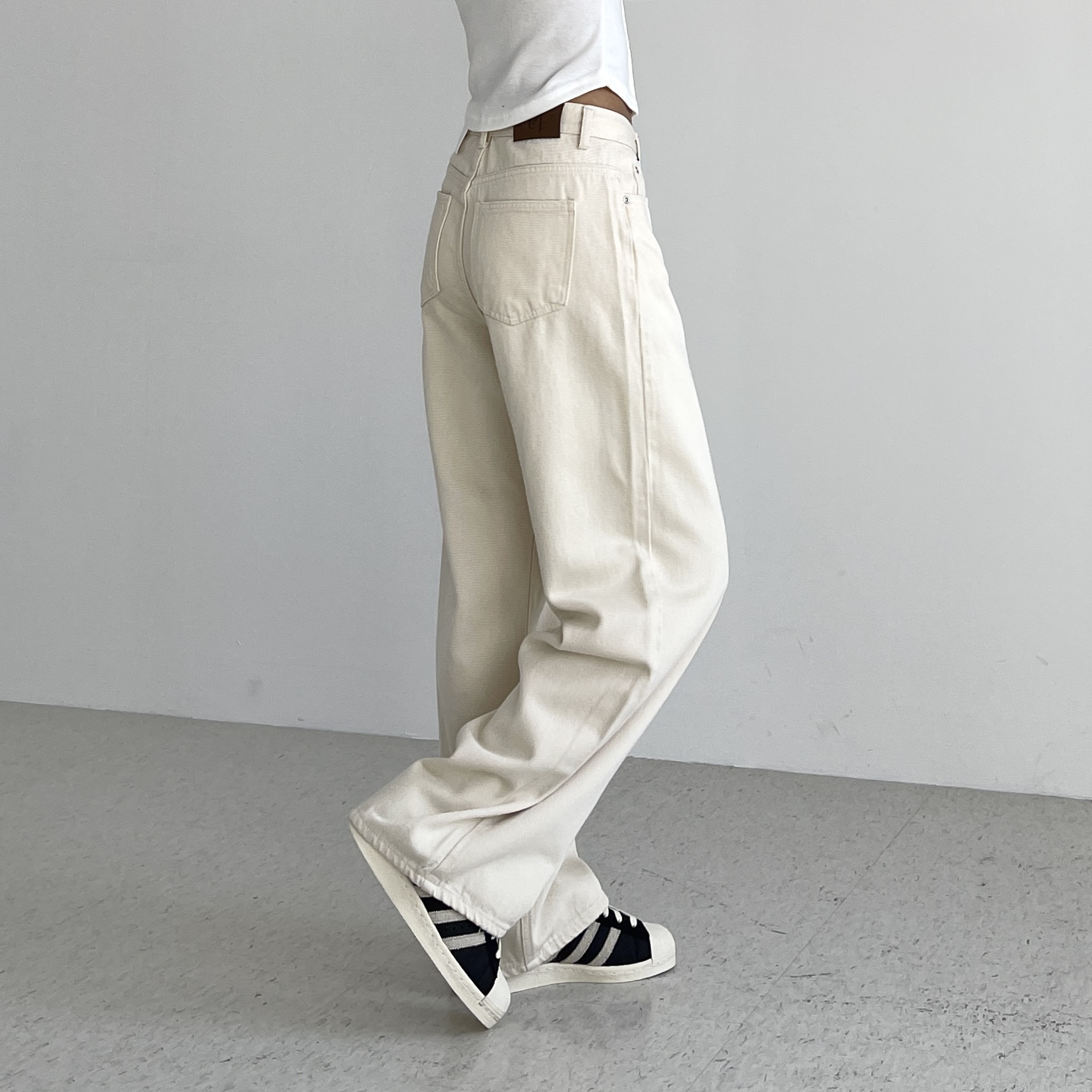 여성 와이드팬츠 크림색 블랙 봄 가을 여자 일자 면 코튼 통 면바지 아이보리 아우라진스 - 상세 이미지 3