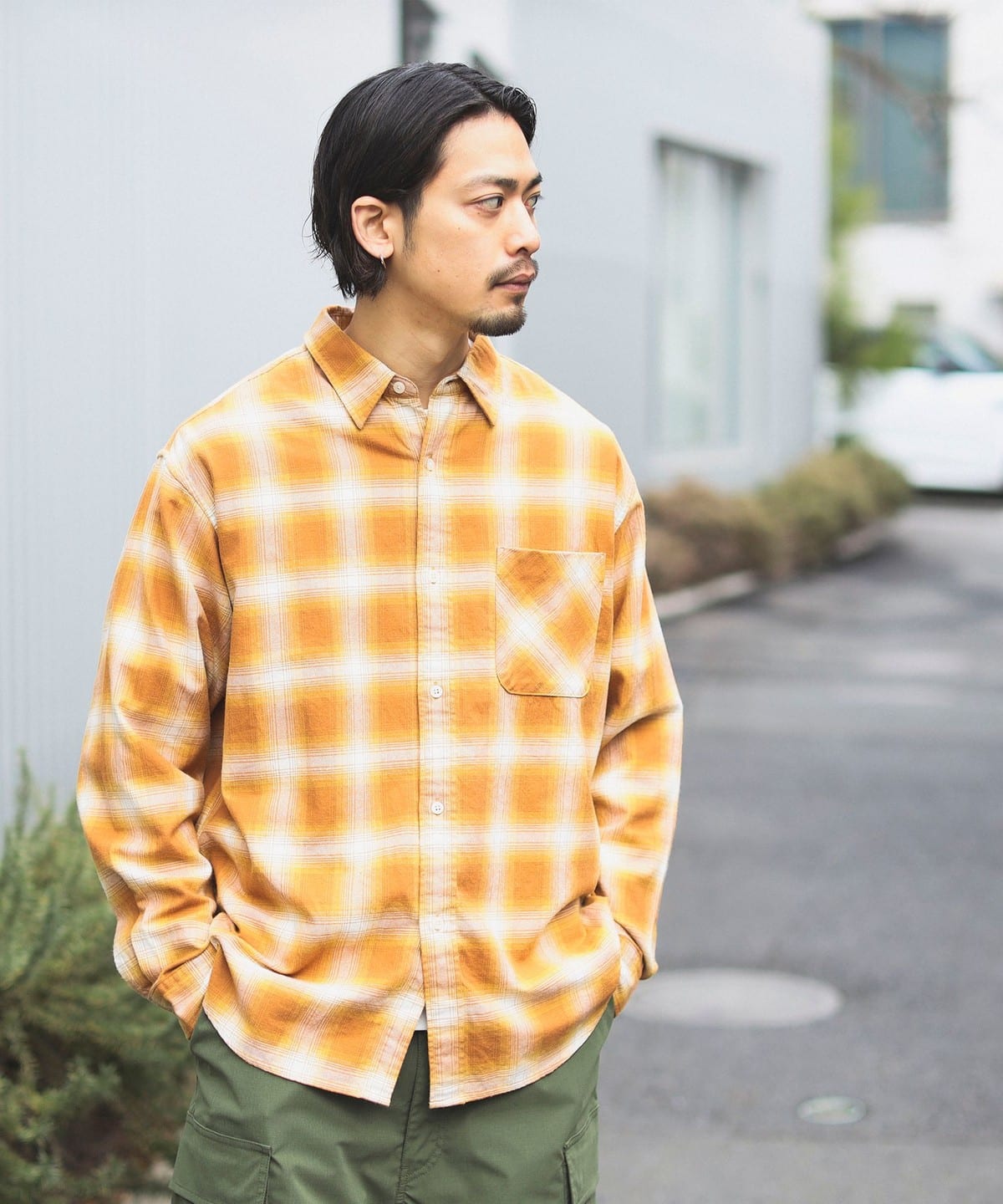 B MING by BEAMS 빔즈 옴브레 체크 레귤러 칼라 셔츠 옐로우 블루 24SS - 메인 이미지