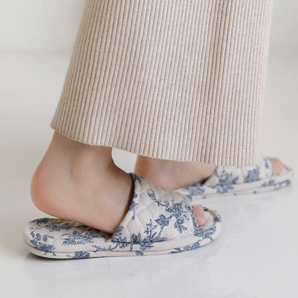 가든블루 자수 푹신한 쿠션 거실 무소음 층간소음 퀼트 실내 여름 면 슬리퍼 실내화 거실화