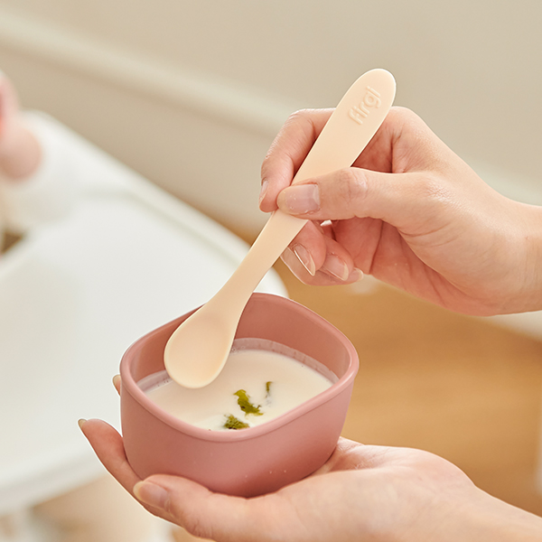 퍼기 자기주도 유아 이유식 안심 실리콘 스푼 1호 토프브라운 (케이스 포함)