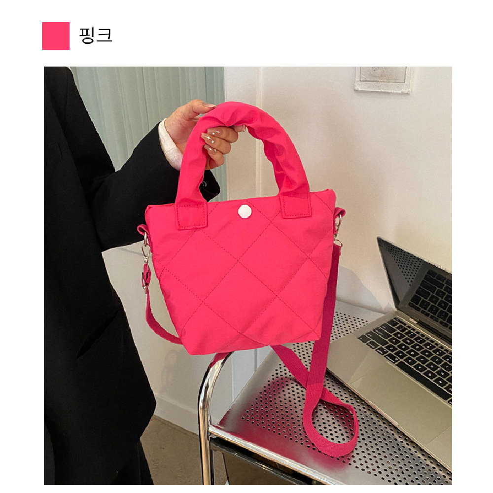 마름모 다이아 패턴 누빔 토트 크로스백 손잡이달린 가방 가벼운 천 미디엄 미니 핸드백 - 상세 이미지 4