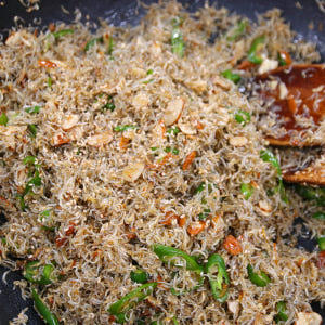 멸치볶음 청양아몬드멸치볶음 잔멸치 지리 마른반찬 견과류 200g 맛있게 먹은 솔직 후기 - 상품 이미지 4