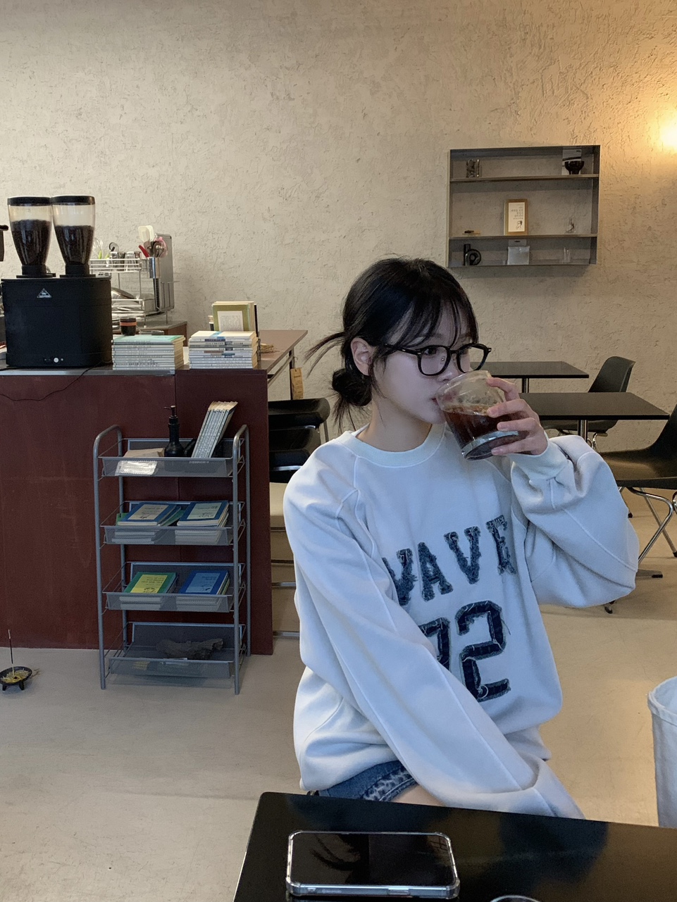 남녀공용 피그먼트 합포 데님 맨투맨 (2color) 상세 이미지 13