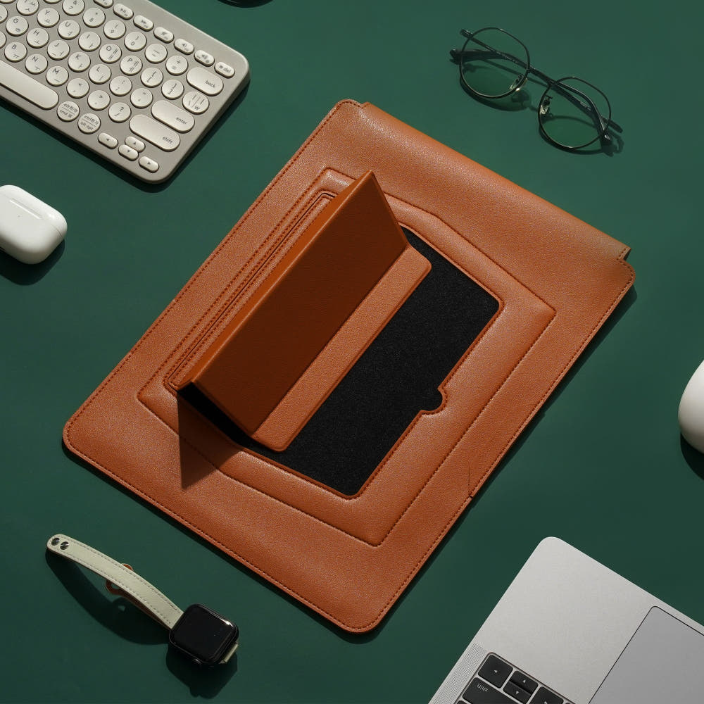 라이트피플 파우치의 거치대 기능 사용 예시