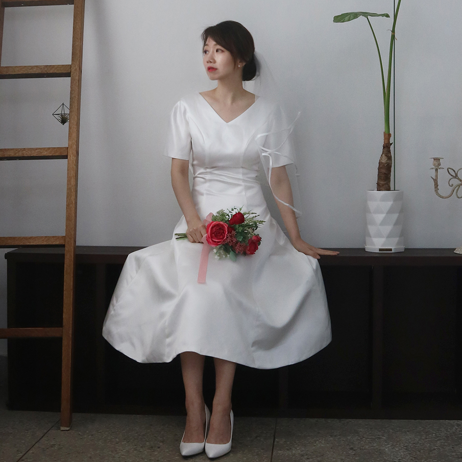 (자체제작) 라라리빠 소피아 새틴 셀프웨딩드레스 반팔 코르셋 원피스 - 상품 이미지