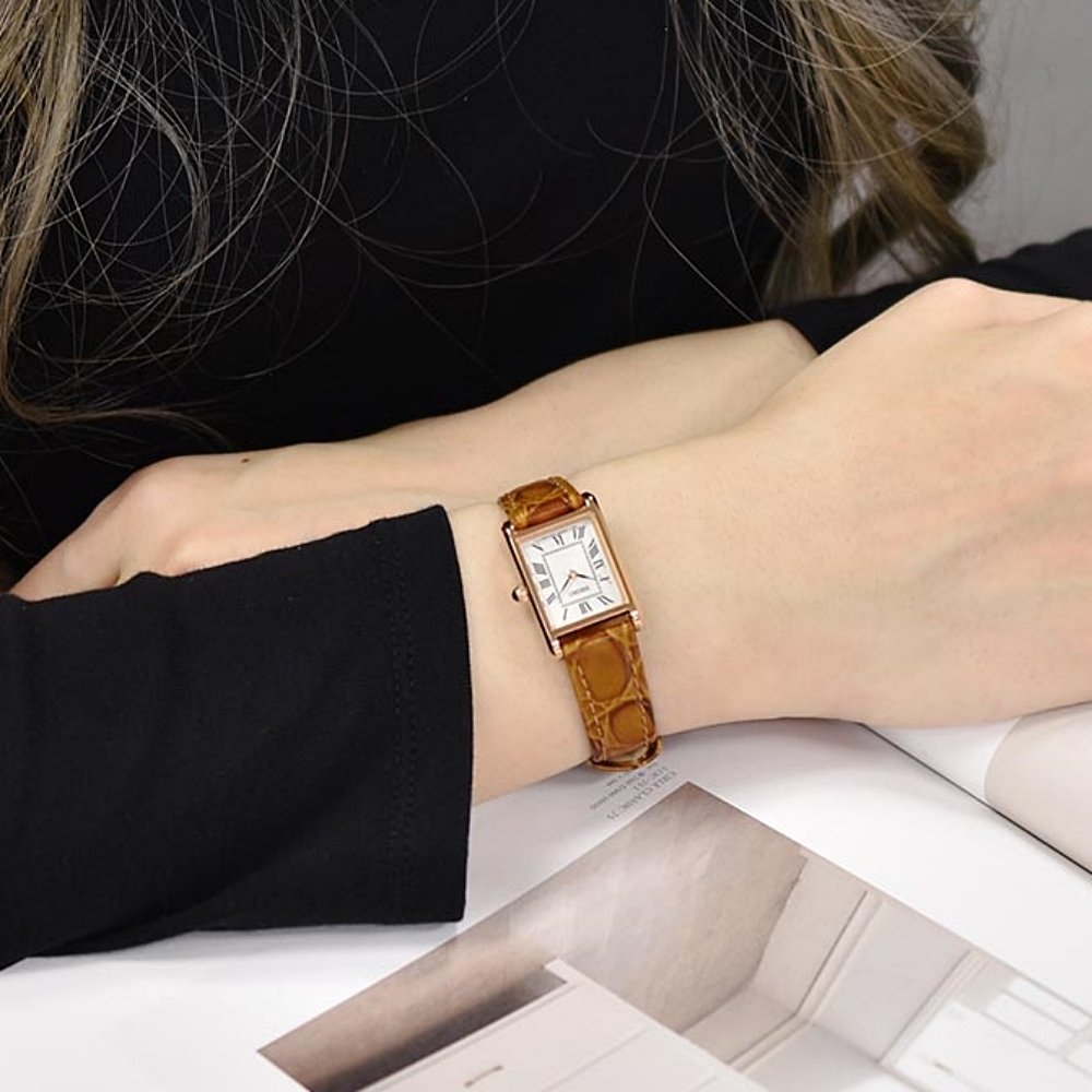 세이코 SEIKO 한정판 금장 스퀘어 세르띠에 여자 손목 캐주얼 시계 SSEH006 - 상세 이미지 4