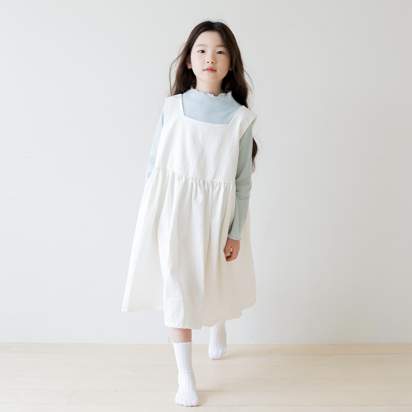 미니멀 오버롤 나시 원피스 오가닉 여아원피스 아동원피스 아이보리 블랙 베이직 기본 - 상세 이미지 5