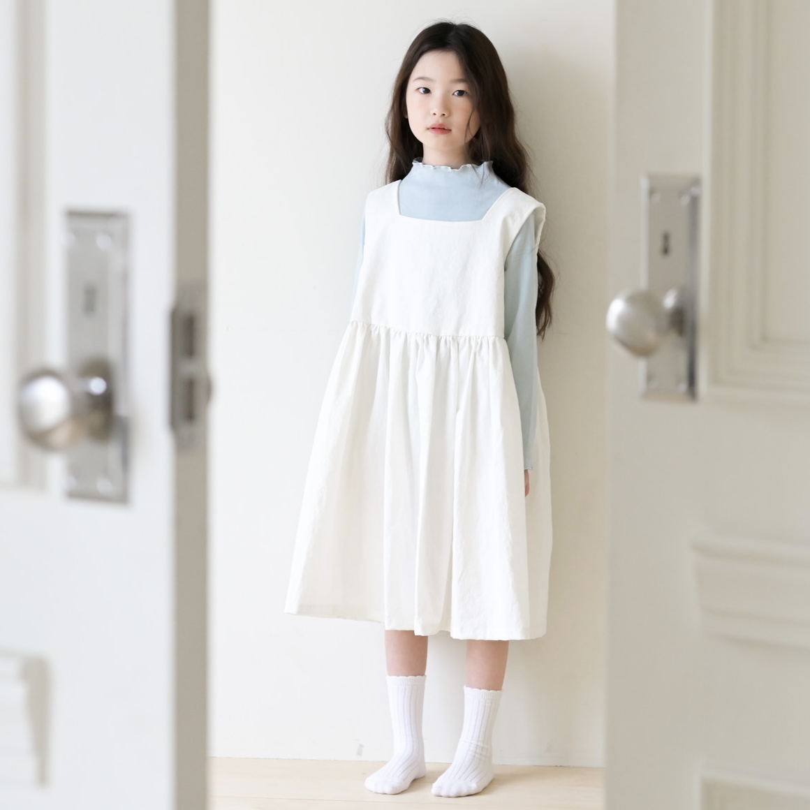 미니멀 오버롤 나시 원피스 오가닉 여아원피스 아동원피스 아이보리 블랙 베이직 기본 - 상세 이미지 2