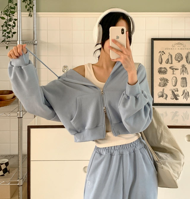 [MOMENT JOY/국내제작/단품구매가능] 이스페셜 로고 후드 집업 + 시그니쳐 로고 트레이닝 팬츠 SET 상세 이미지 40