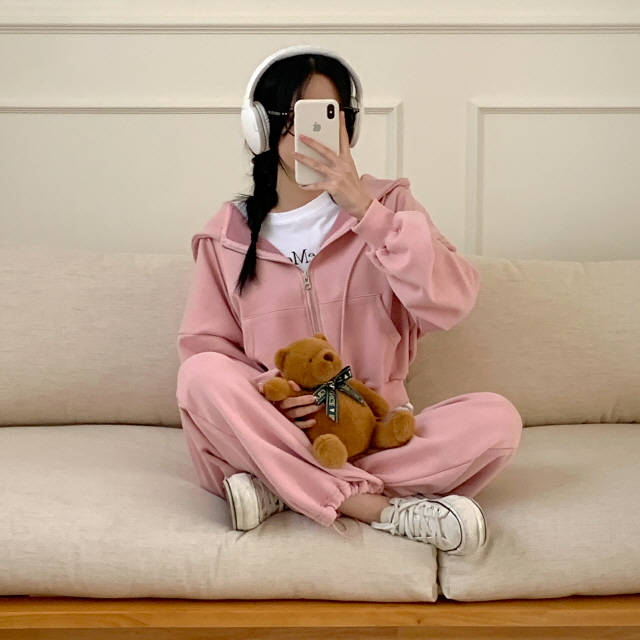 [MOMENT JOY/국내제작/단품구매가능] 이스페셜 로고 후드 집업 + 시그니쳐 로고 트레이닝 팬츠 SET 상세 이미지 22