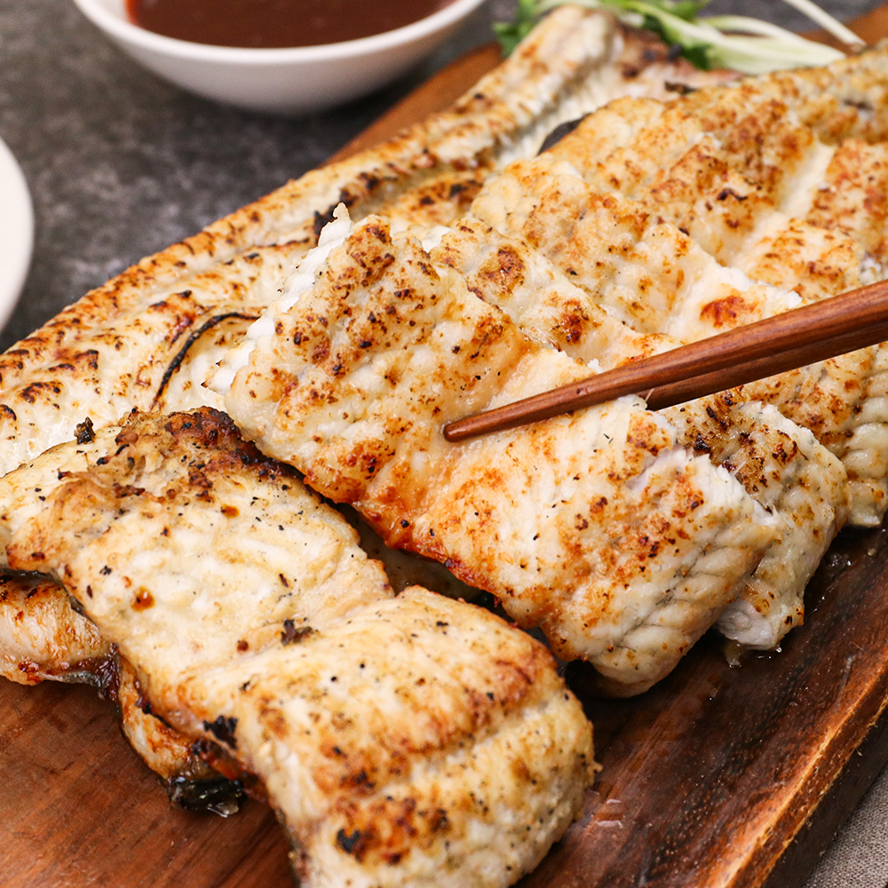 자포니카장어 민물장어구이 1kg 손질후 650g 내외 (초생강+소스2종 증정) : 바른씨
