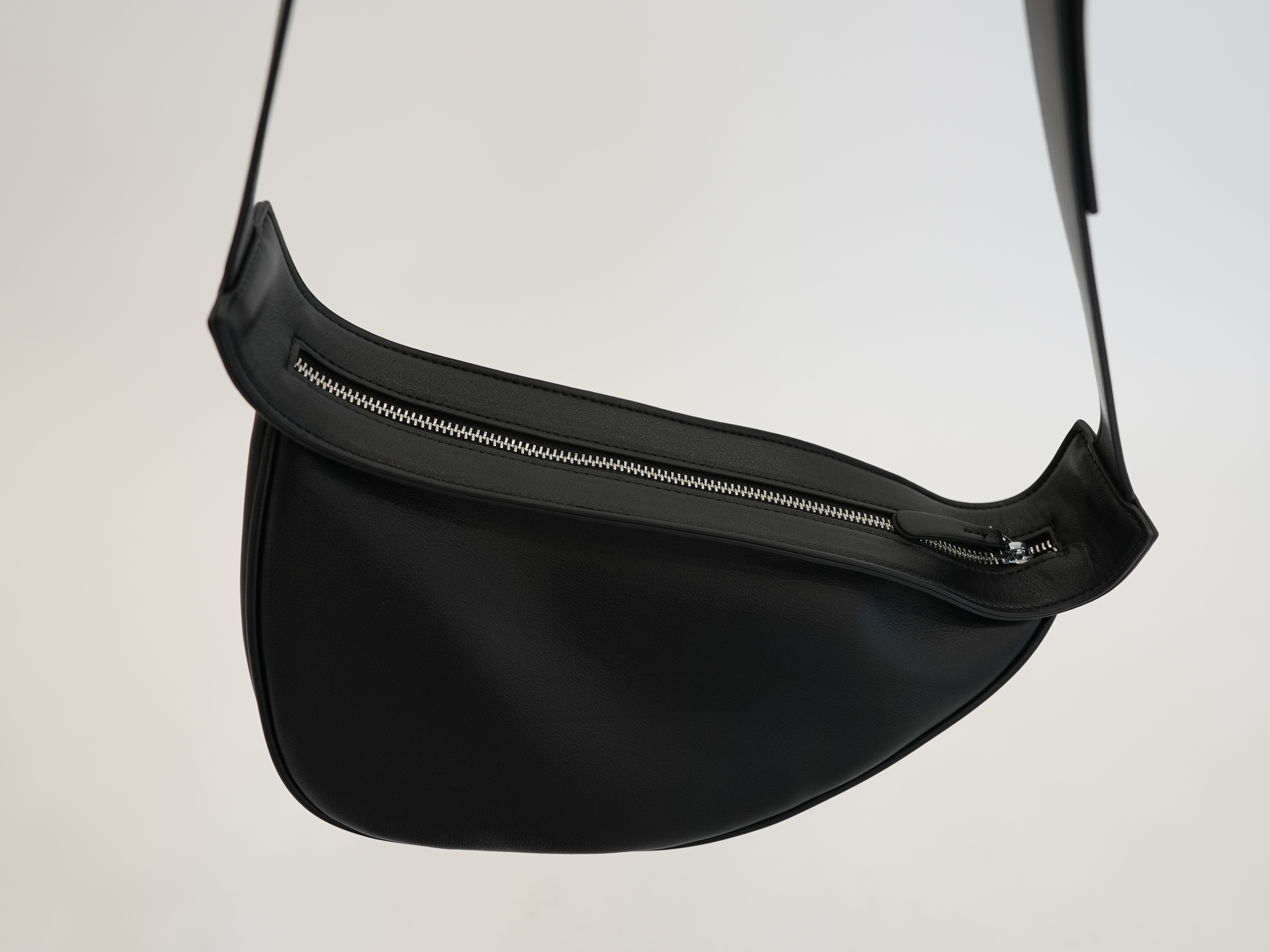 바나나 크로와상백 유럽여행가방 반달크로스백