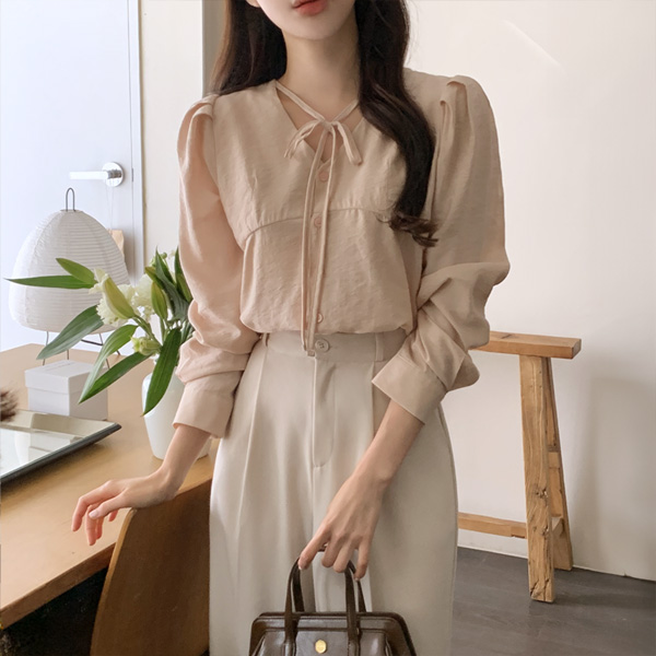 (여리여리하객룩) 마렐 브이넥 리본 핀턱 블라우스 bs7851 - 메인 이미지