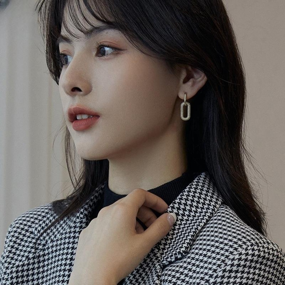 원더풀월드 10화 김남주 큐빅귀걸이 포인트 화려한 모던한 옷 패션 의상 세번째 결혼 오세영 - 상세 이미지 3