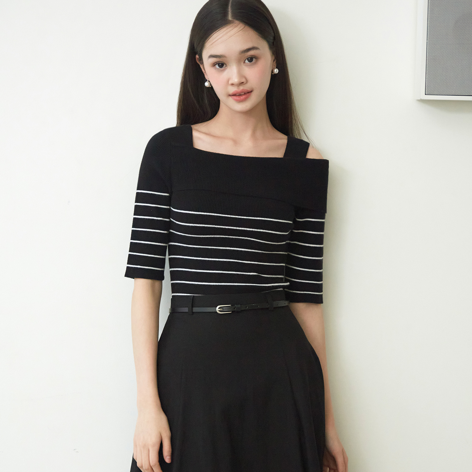 [제로스트릿][6컬러] 반팔 스트라이프 오프숄더 스웨터 SHORT SLEEVE STRIPE OFF SHOULDER SWEATER - 상세 이미지 5