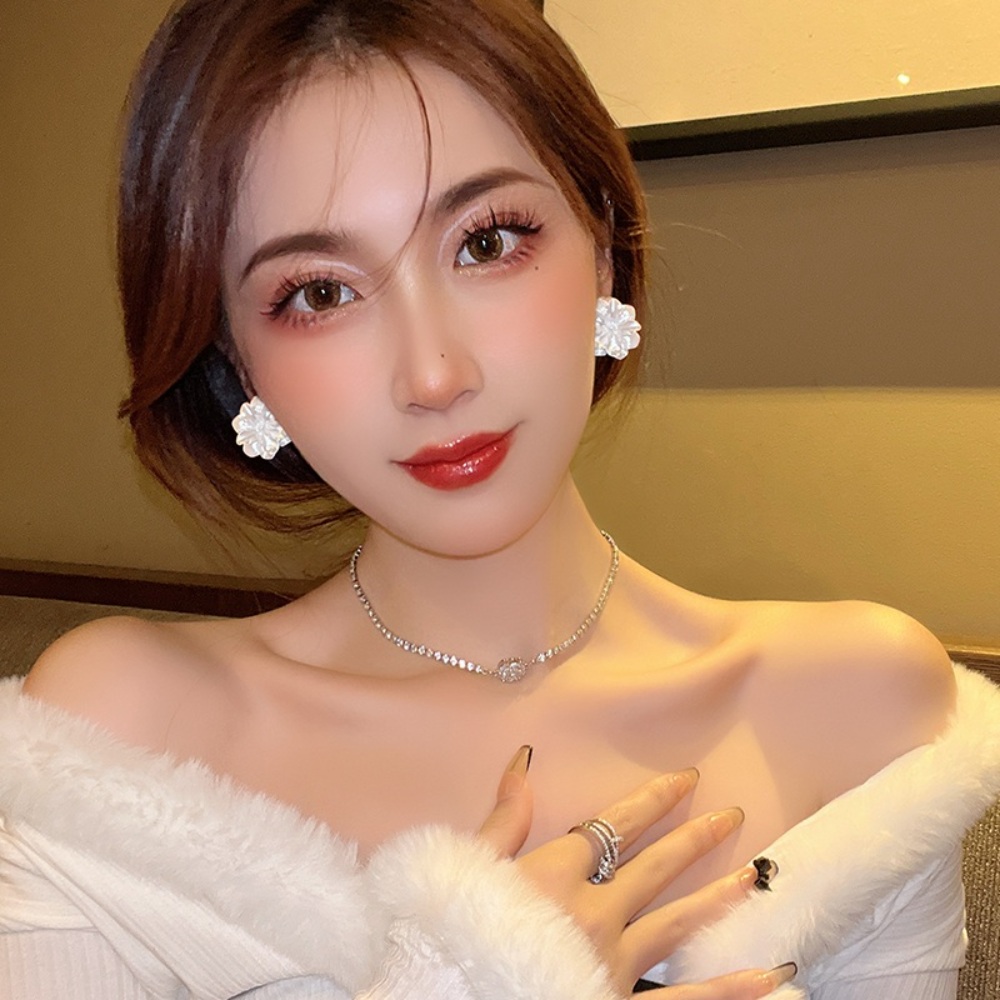 아빠하고나하고 18화 이승연 꽃 귀걸이 발레코어 러블리 옷 패션 의상 닭강정 김유정 - 상세 이미지 2