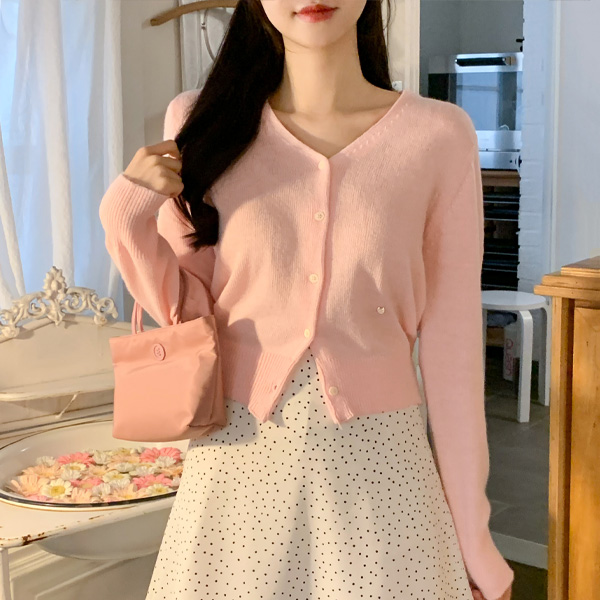 마들린 실버장식 로고 V넥 가디건 cd3046