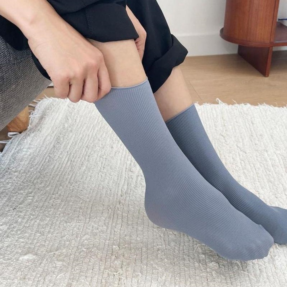 무봉제골지양말 다리얇아보이는 안흘러내리는 여름 여학생 치마 샌들 코디 이미지 8