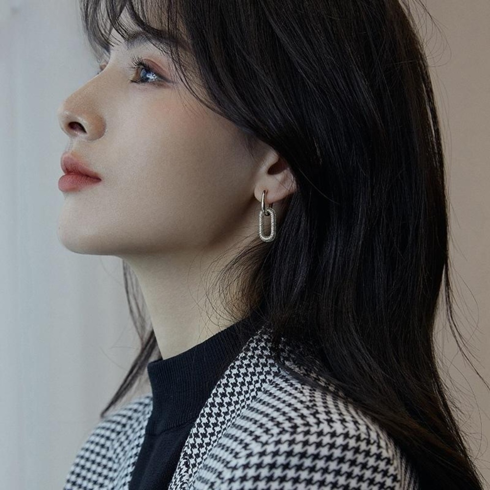 원더풀월드 10화 김남주 큐빅귀걸이 포인트 화려한 모던한 옷 패션 의상 세번째 결혼 오세영 - 상세 이미지 4