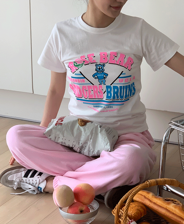 브루스 봄 레터링 곰돌이 영문 프린팅 캐릭터 포인트 나염 라운드넥 반팔 면 티셔츠 - 상품 이미지